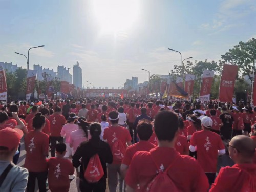 开跑现场1.jpg 开跑现场1.jpg