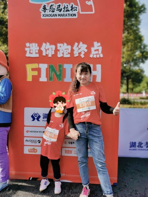 参赛选手-余帆及女儿.jpg 参赛选手-余帆及女儿.jpg